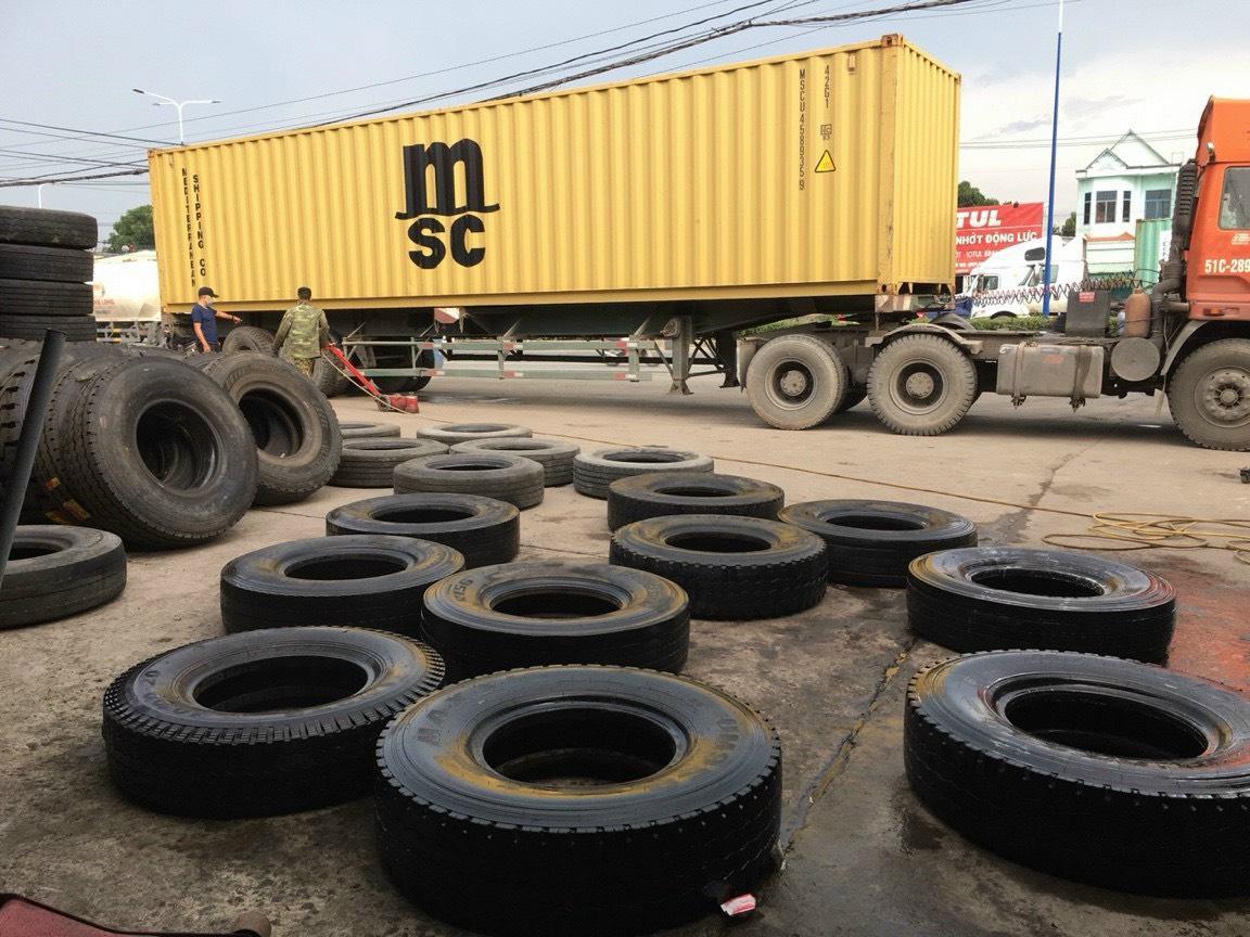 ĐỊA CHỈ CHUYÊN VÁ VỎ XE TẢI-  BÌNH DƯƠNG